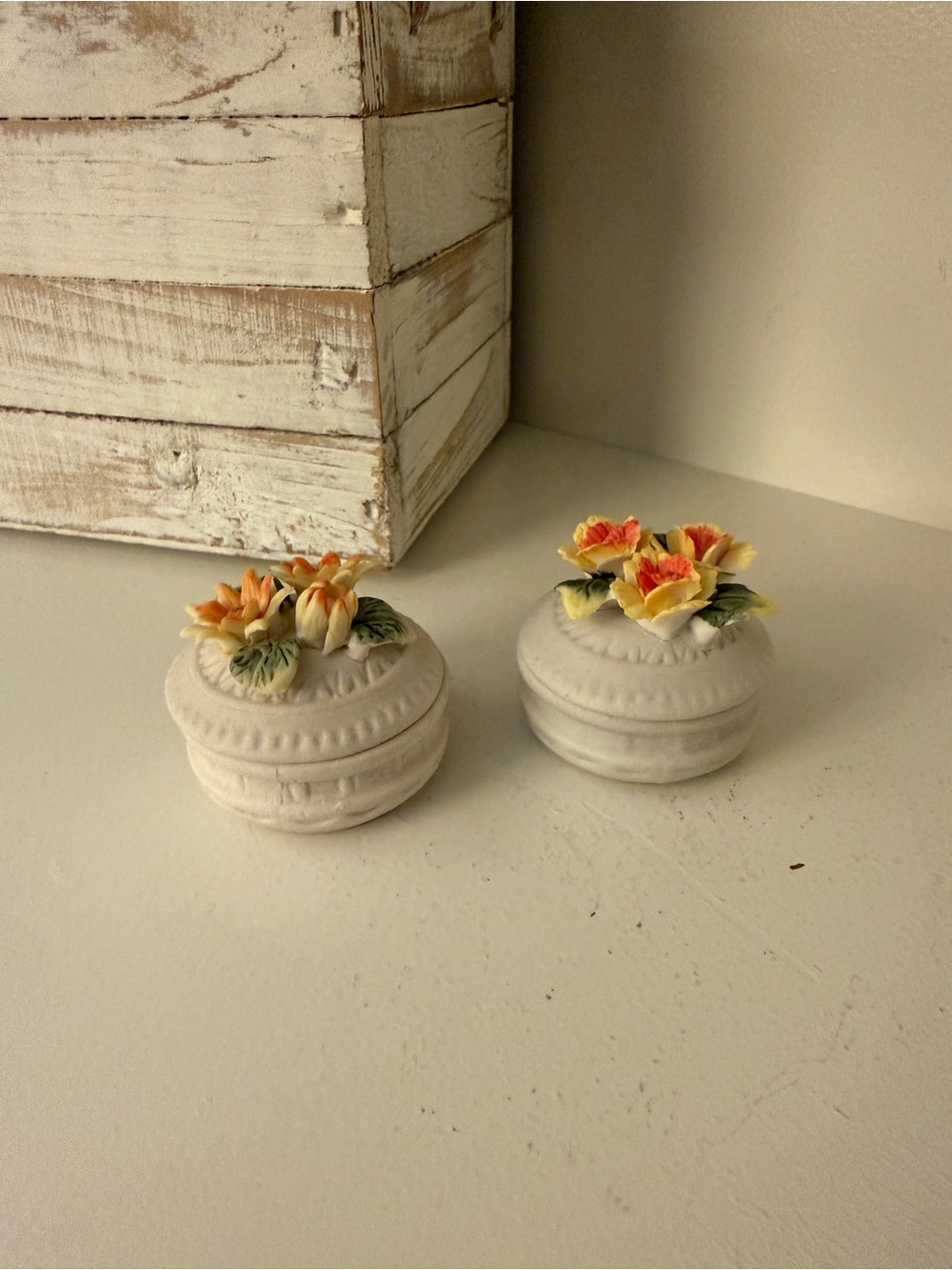 VTG. Mini Porcelain Floral Trinket Boxes Set of 2 Applied Flowers Cottage Decor